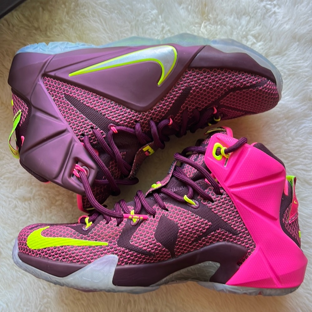 Nike LeBron X11 Double Helix M7 NEVER BEEN WORN HAS BOX